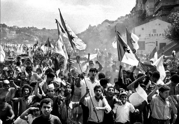 8 mai 1945, une guerre s’arrête, une autre commence 8 mai 1945, une guerre s’arrête, une autre commence